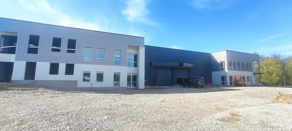 Flex in Bourgoin-Jallieu for sale - Building Photo - Image 2 of 7