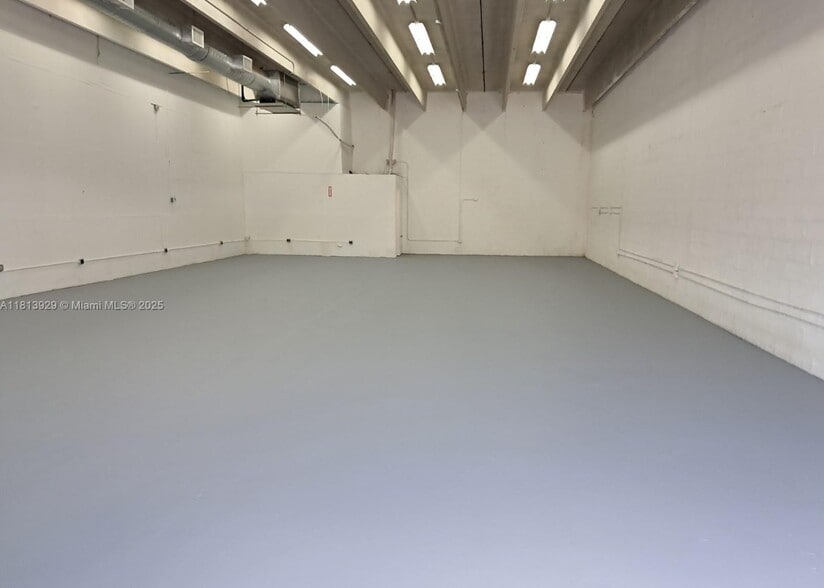 430 Ansin Blvd, Hallandale Beach, FL for lease - Interior Photo - Image 2 of 3