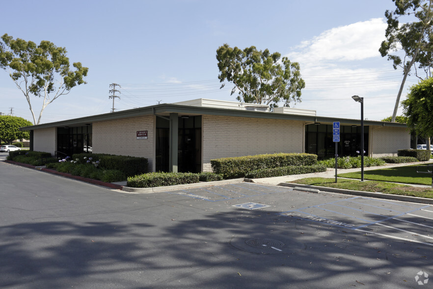 3341-3363 Cerritos Ave, Los Alamitos, CA for sale - Primary Photo - Image 1 of 1