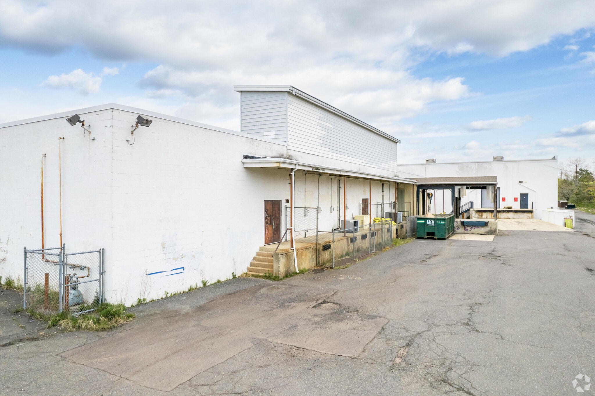 240 S West End Blvd, Quakertown, PA 18951 Country Square Shopping