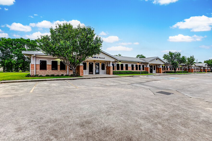 5751 Blythewood St, Houston, TX for lease - Building Photo - Image 1 of 40