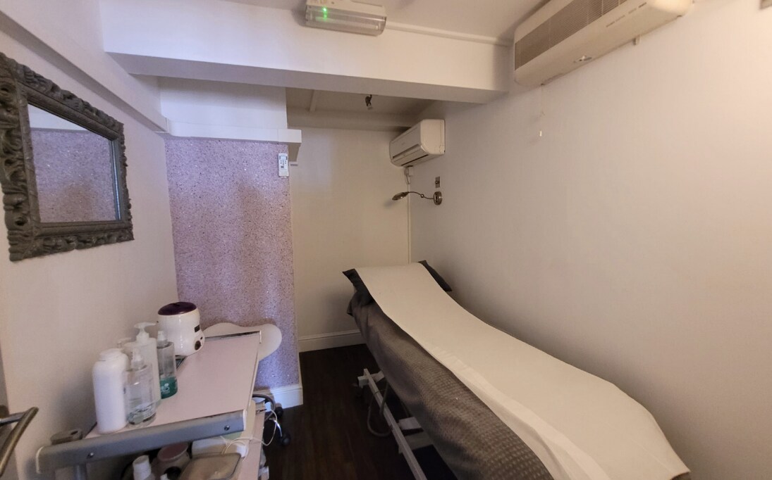 4-4B The Broadway, St Ives, CAM PE27 5BN - Unit 4 - - Interior Photo - Image 1 of 3