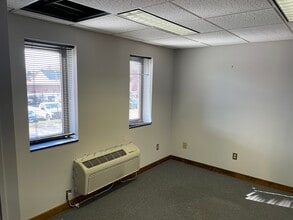 82 Main St, Warrenton, VA for lease Interior Photo- Image 2 of 17