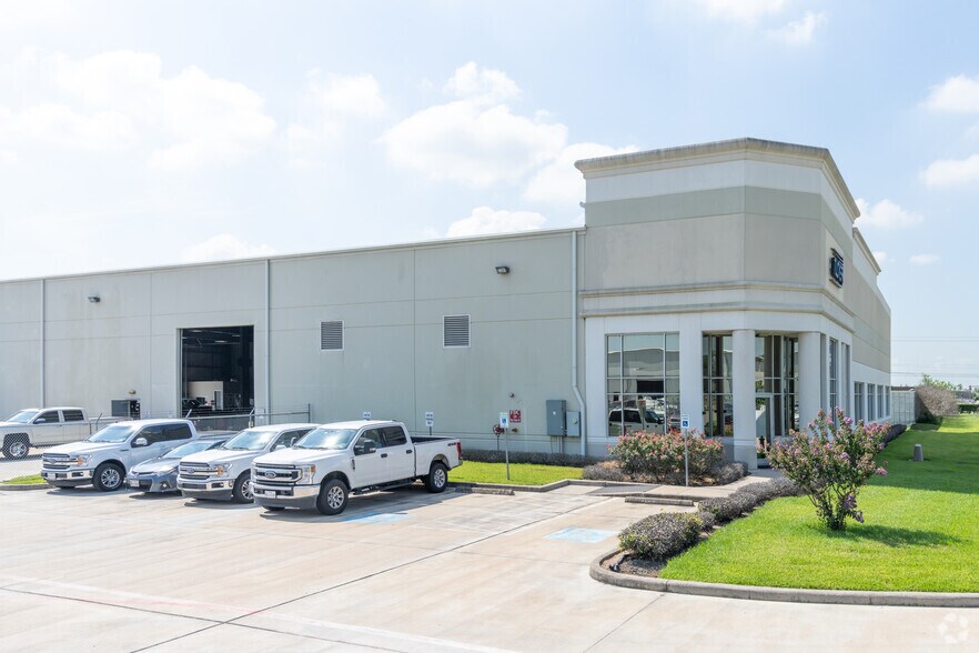 5391 Bay Oaks Dr, Pasadena, TX for sale - Primary Photo - Image 1 of 1