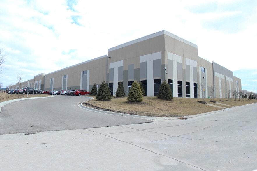 37300 Ecorse Rd, Romulus, MI 48174