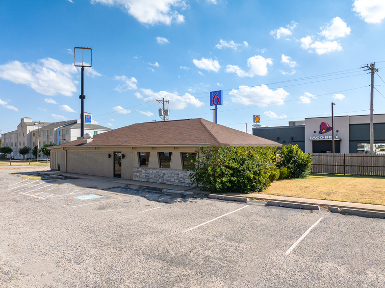 2415 S Country Club Rd, El Reno, OK for lease - Building Photo - Image 3 of 3