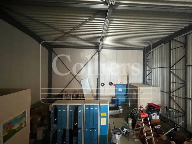 Office in Vitrolles for lease - Interior Photo - Image 2 of 6