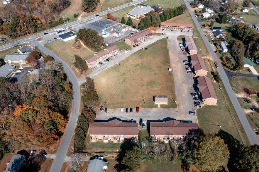 100 Woodbriar Path, Rural Hall, NC for sale - Building Photo - Image 2 of 9