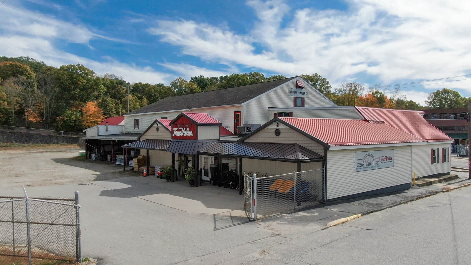 72 Canal St, Putnam, CT 06260