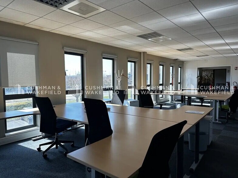 Office in Schiltigheim for lease - Interior Photo - Image 3 of 11