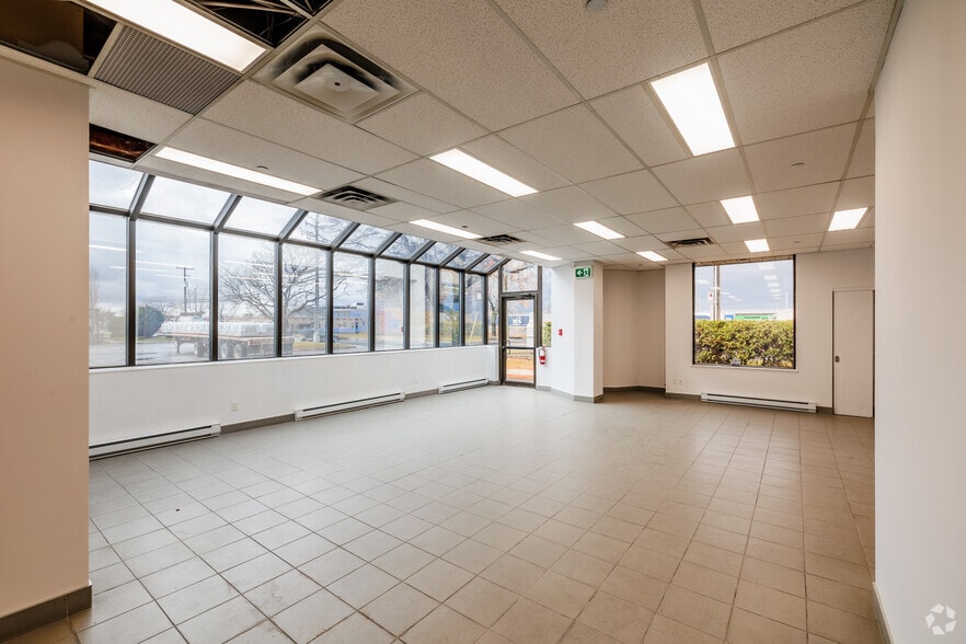 1660-1700 Boul Hymus, Dorval, QC for lease - Interior Photo - Image 3 of 34