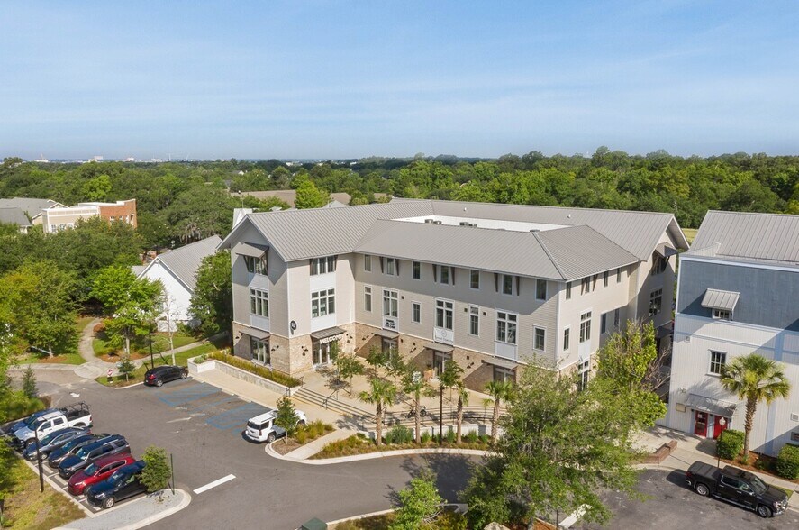 297 Seven Farms Dr, Charleston, SC for sale - Building Photo - Image 2 of 10