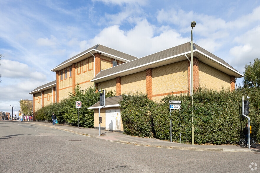 Dukes Walk, Waterlooville for lease - Building Photo - Image 2 of 4