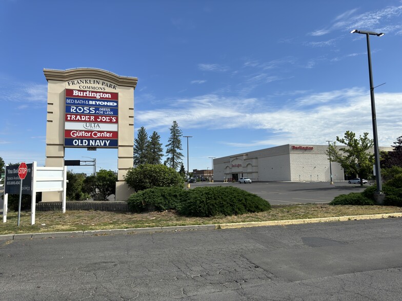 5830 N Division St, Spokane, WA for lease - Building Photo - Image 3 of 11