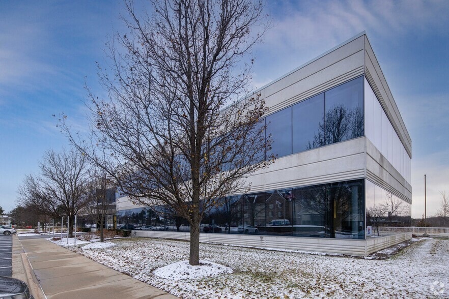 2610 Lake Cook Rd, Riverwoods, IL for sale - Building Photo - Image 2 of 4