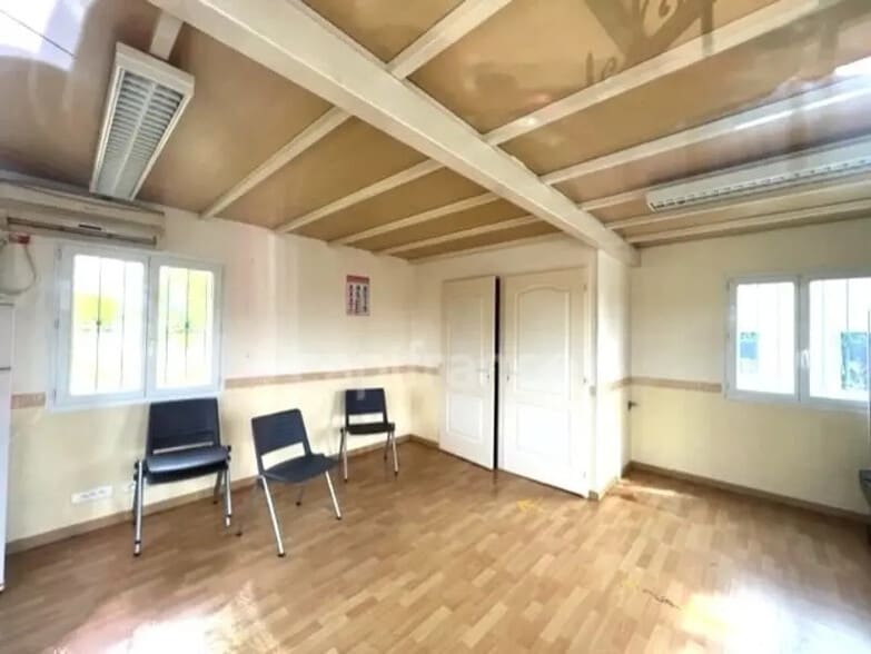 Office in Saintes for sale - Interior Photo - Image 3 of 7