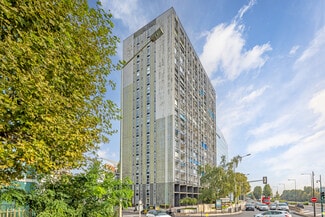 More details for 11-15 Quai Du Président Paul Doumer, Courbevoie - Multifamily for Sale