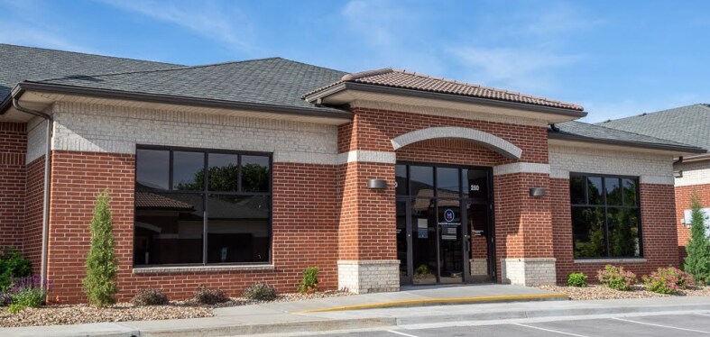 250 Tudor, Lee's Summit, MO for lease - Building Photo - Image 2 of 2