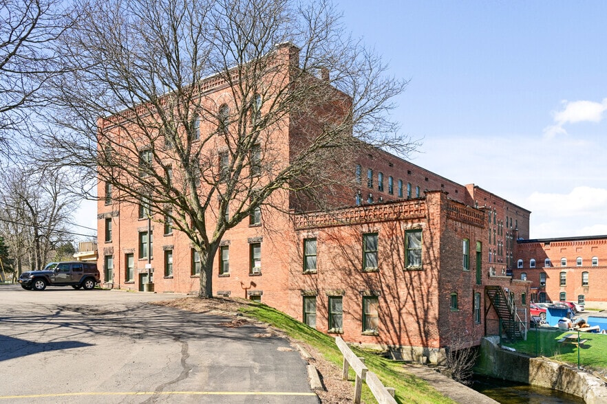 7 Crane St, Clifton Springs, NY for lease - Building Photo - Image 3 of 11