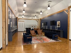 300 32nd St, Virginia Beach, VA for lease Interior Photo- Image 2 of 4