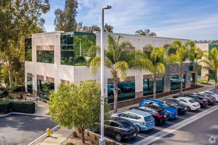 5860 Owens Ave, Carlsbad, CA for lease - Building Photo - Image 3 of 9