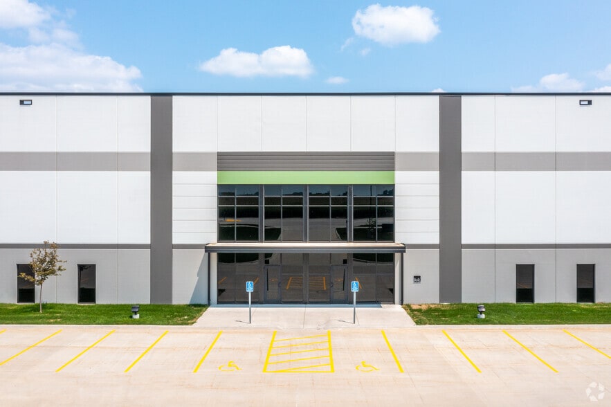 4201 S James St, Grimes, IA for lease - Building Photo - Image 3 of 8