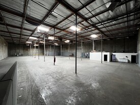 SYLMAR WAREHOUSE  || 24 FT CEILINGS - Warehouse