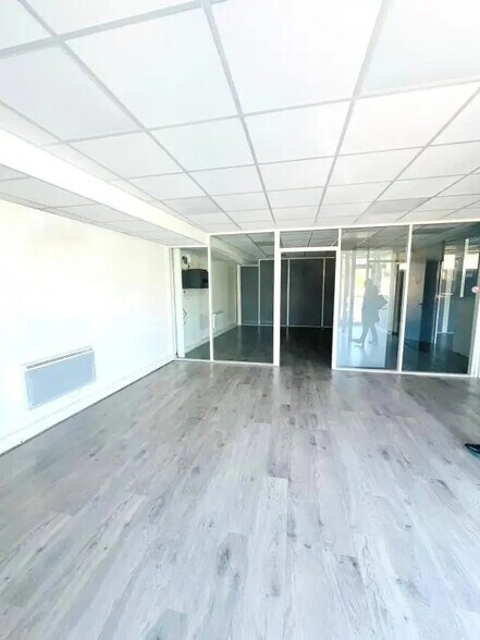 Office in Maule for lease - Interior Photo - Image 3 of 6