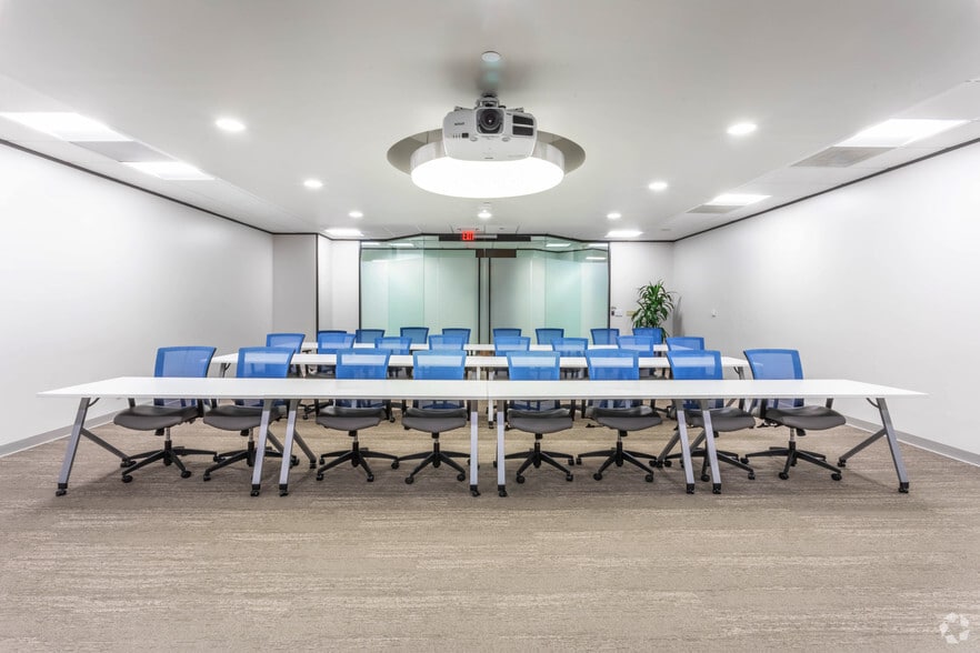 363 N Sam Houston Pky E, Houston, TX for lease - Interior Photo - Image 2 of 39