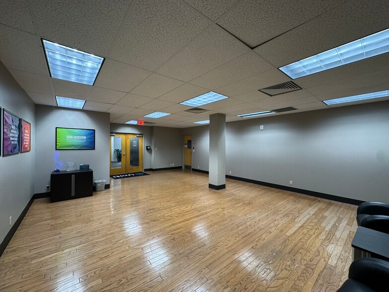 4005 Rodney Parham Rd, Little Rock, AR for lease - Interior Photo - Image 2 of 7