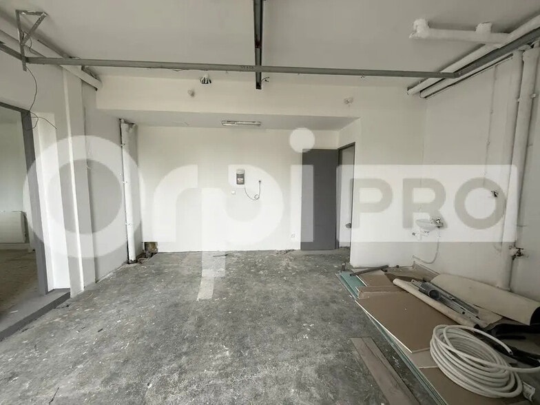 Flex in Le Havre for lease - Interior Photo - Image 2 of 4