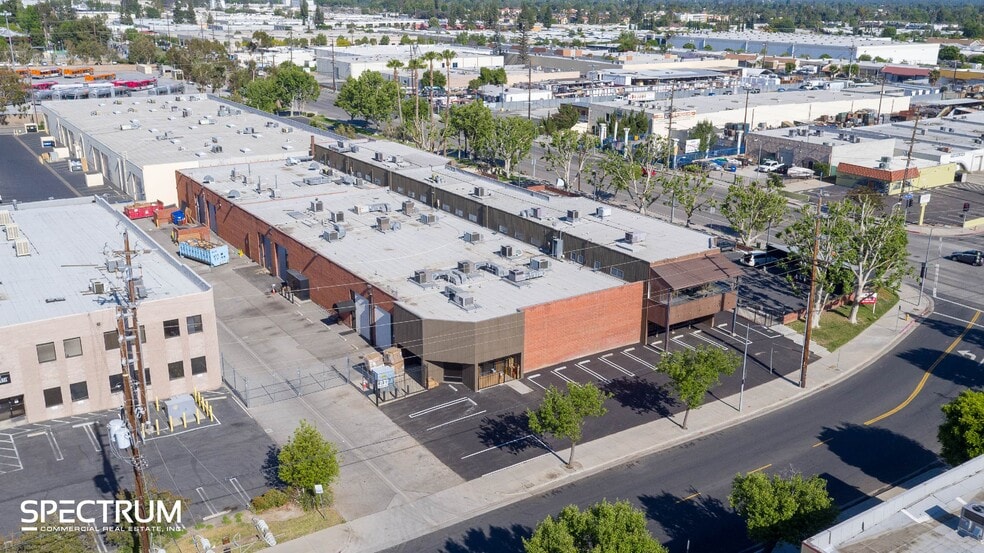 21617-21621 Nordhoff St, Chatsworth, CA for lease - Building Photo - Image 3 of 11