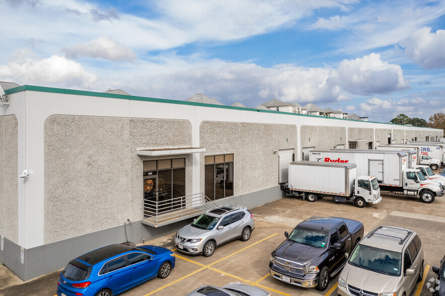 1231 N Post Oak Rd, Houston, TX for lease - Building Photo - Image 3 of 9