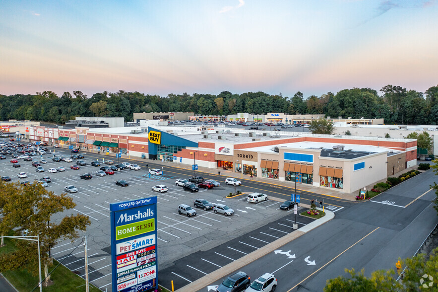 2470-2500 Central Park Ave, Yonkers, NY for lease - Aerial - Image 2 of 5