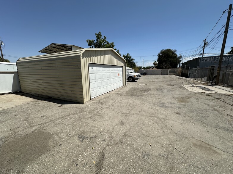 915 34th St, Bakersfield, CA for lease - Building Photo - Image 3 of 4