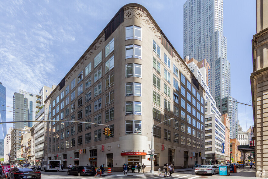 111 Fulton St, New York, NY for lease - Primary Photo - Image 1 of 3