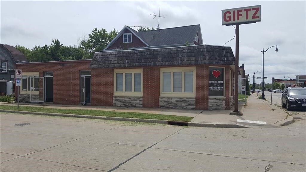 726 N Main St, Oshkosh, WI for sale Building Photo- Image 1 of 1