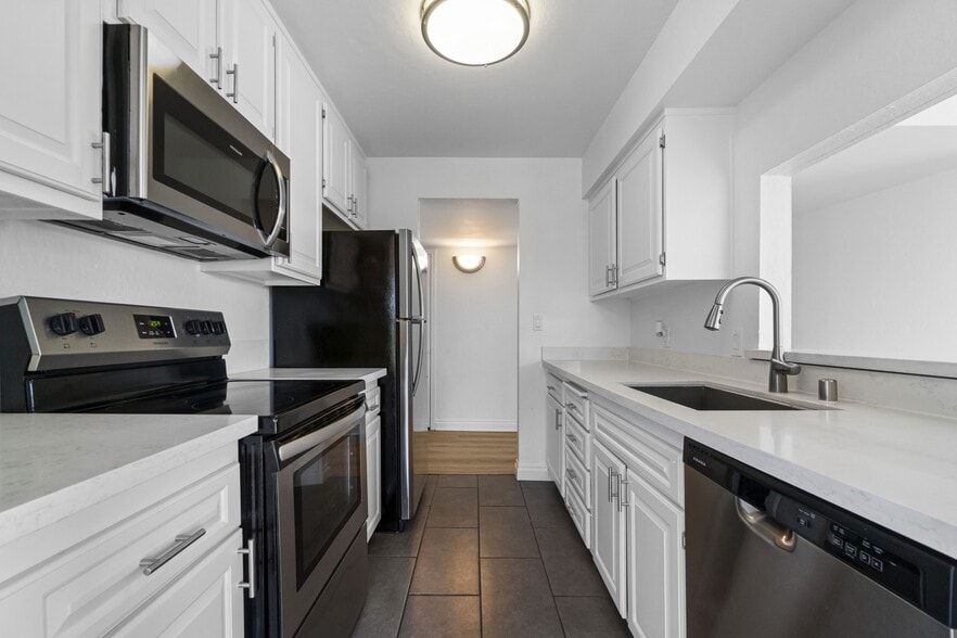 600 E Olive Ave, Burbank, CA for sale - Building Photo - Image 3 of 10