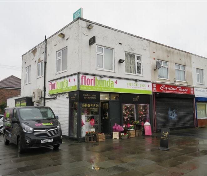 118 Flixton Rd, Manchester for sale Primary Photo- Image 1 of 1