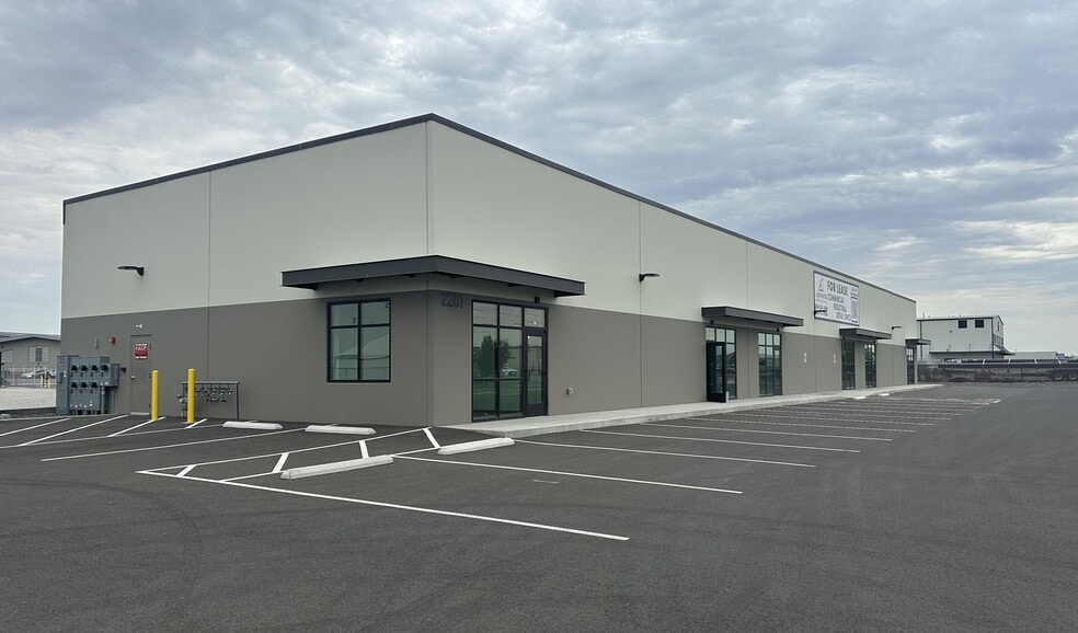 2201 Commercial Ave, Pasco, WA for lease - Primary Photo - Image 1 of 6