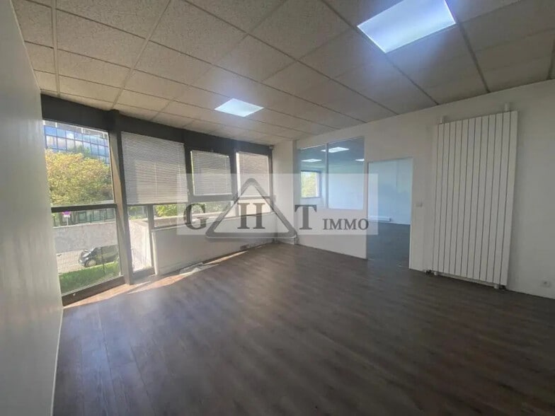 Office in Créteil for lease - Interior Photo - Image 1 of 3