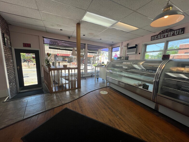 209 E Main St, Mount Kisco, NY for sale - Building Photo - Image 1 of 1