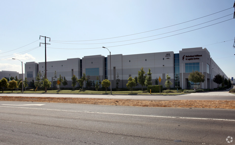 15820-15880 Euclid Ave, Chino, CA for lease - Primary Photo - Image 1 of 4