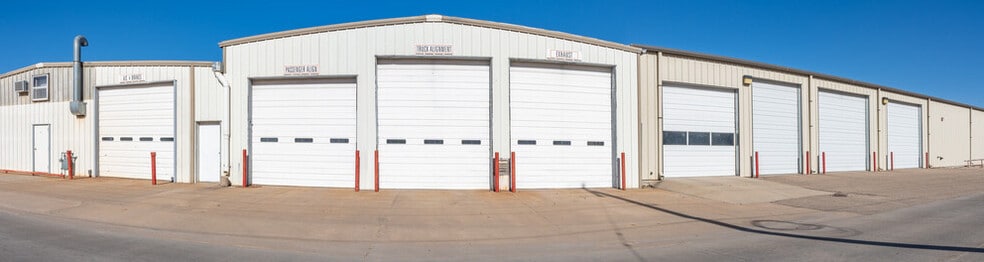 2516 9th St, Great Bend, KS for sale - Primary Photo - Image 1 of 41