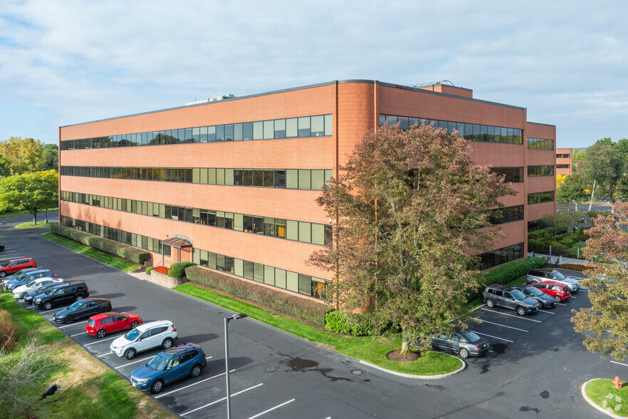307 Waverley Oaks Rd, Waltham, MA for lease - Building Photo - Image 1 of 8