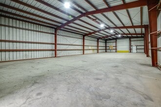 5115 Hartford St, Tampa, FL for lease Interior Photo- Image 1 of 2