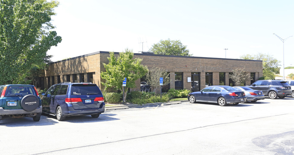 4260 Westbrook Dr, Aurora, IL for lease - Building Photo - Image 1 of 35