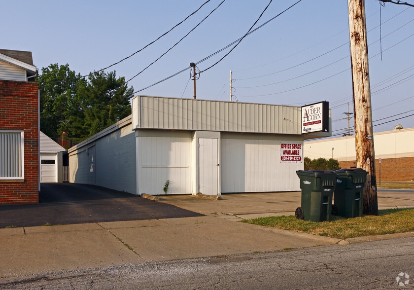 2034 Schiller Ave, Cuyahoga Falls, OH for lease - Building Photo - Image 2 of 4