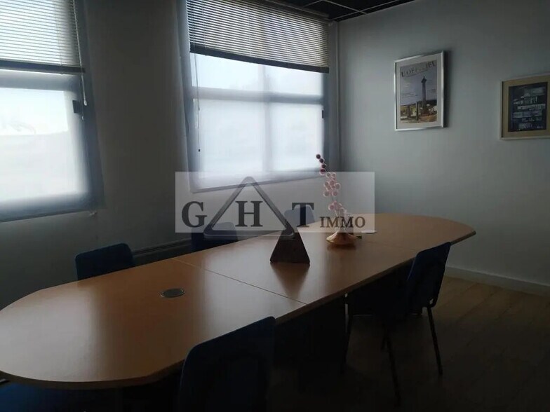 Industrial in Croissy-Beaubourg for sale - Interior Photo - Image 3 of 9