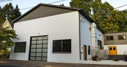 726-728 SE 20th Ave, Portland, OR for lease Building Photo- Image 1 of 5